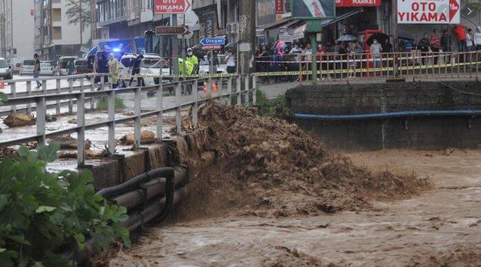 Rize Sel ve Heyelan Yaşandı